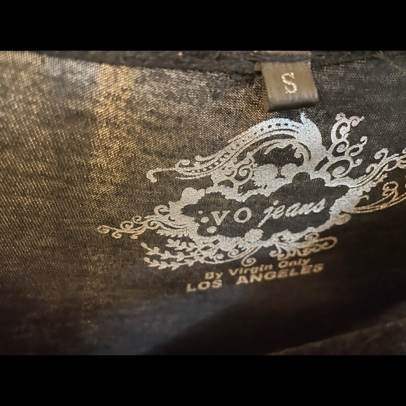 Woman’s small designer logo shirt - Picture 3 of 4